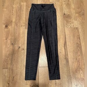 NEW Women’s American Eagle Outfitters Black Patterned Leggings